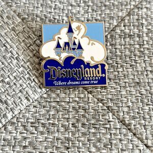 Disneyland resort lapel pin blue sleeping beauty castle‎ where dreams come true